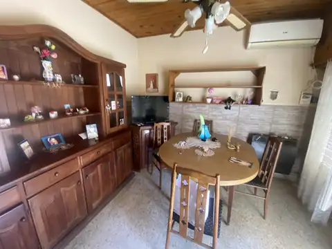 CASA DOS DORMITORIOS EN VILLA ELISA