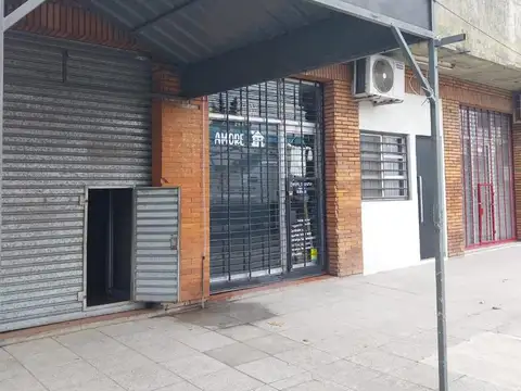 Local en Alquiler en Remedios de Escalada, $ 400.000