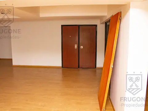 B. Mitre Al 800- Microcentro - alquiler Oficina Luminosa! Cochera fija  seguridad 24hs