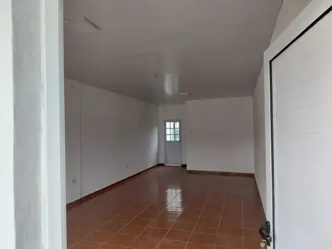 Local en Alquiler en Colonia Carolina, $ 300.000