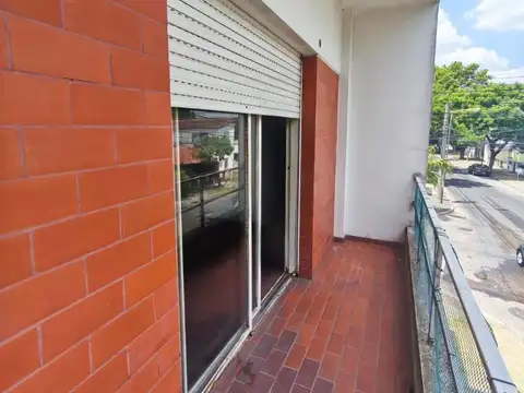 Se VENDE Duplex 3 ambientes con espacio guarda coches