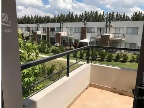 Departamento Duplex de 3 Ambientes en Los Senderos en Venta