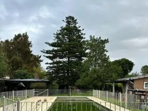 CASA QUINTA | VILLA LUZURIAGA | LA MATANZA | 4 AMBIENTES | AMPLIO PARQUE | PILETA CLIMATIZADA