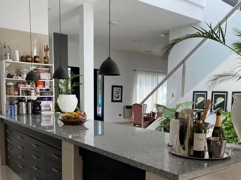 Casa en Venta en Countries y Barrios Cerrados en Pilar, USD 380.000