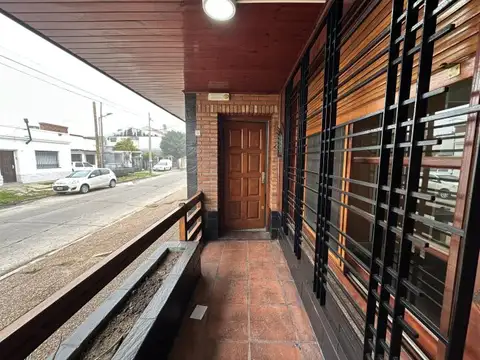 Casa en Alquiler en Bernal Oeste, $ 700.000