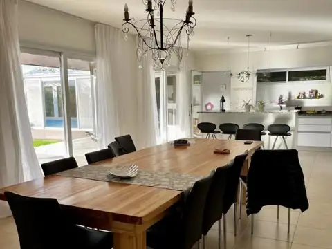 CASA EN COUNTRY DE 7 AMB. IMPECABLE FINANCIACION DIRECTA