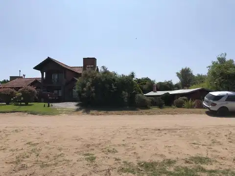 ESPECTACULAR LOTE EN SEGUNDA LINEA DE MAR DE 1050M2 - CARILO