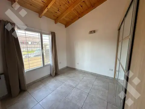 Casa en Alquiler con 1 cochera