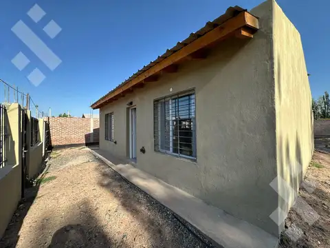En Alquiler | Casa de 2 Dormitorios | B° Venezia | Plottier