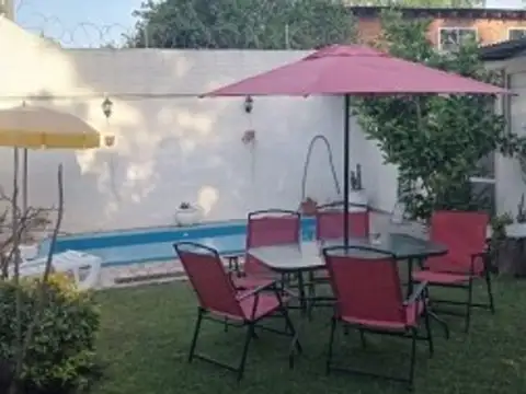 Casa en Venta con 3 cocheras