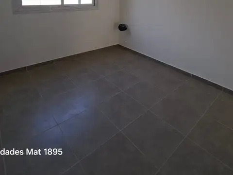 Casa 6 ambientes con 2 baños