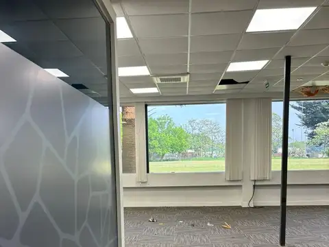 Oficina en Alquiler con 80 cocheras