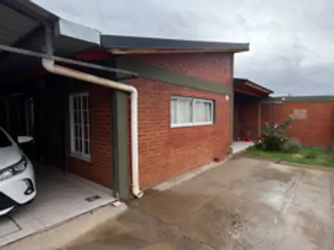 Casa en Venta con 3 cocheras