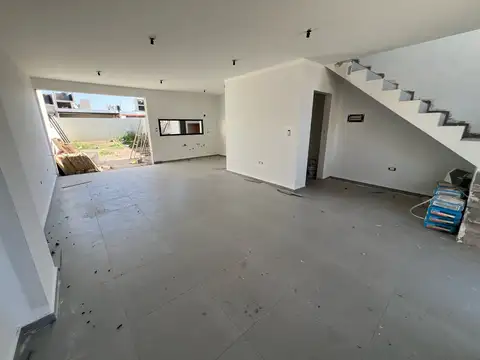 Casa 4 ambientes con 3 baños