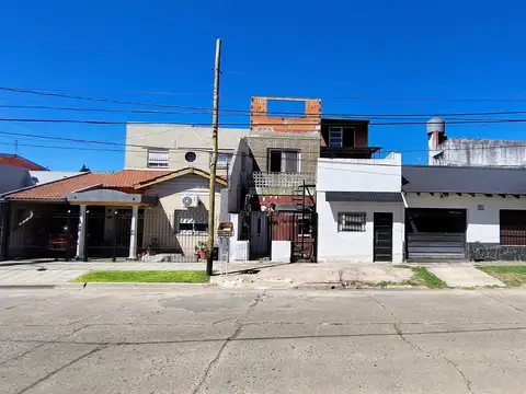 Oportunidad Inversores: Casa a Refaccionar con Proyecto Para 3 Departamentos - Castelar Sur