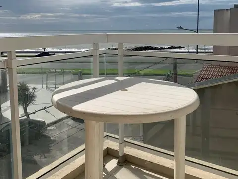 DEPARTAMENTO DE 2 AMB EXTERNO CON VISTA AL MAR. COCHERA Y BAULERA