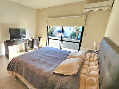 VENTA CASA 4 AMB PILETA AMOBLADA HARAS M. VICTORIA