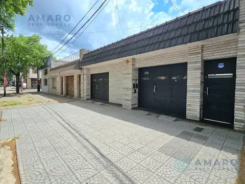 VENTA · CASA · 3 DORMITORIOS · 2 COCHERAS · APTA CREDITO