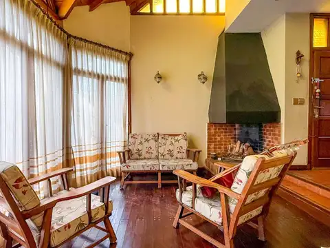 Casa 5 ambientes con 2 baños
