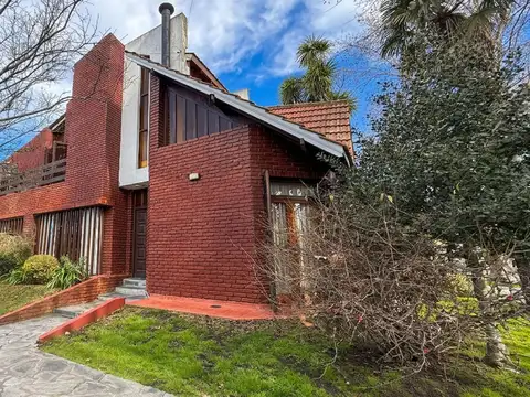 VENTA IMPORTANTE CHALET 5 AMBIENTES SANTA MONICA