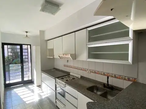 Casa en Alquiler con 1 cochera