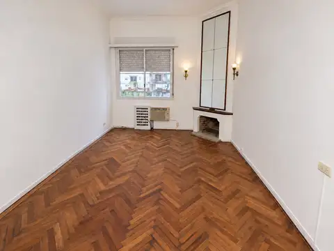 2 Ambientes | 47 m² | Recién Pintado | Baño Completo | Pisos Recién Plastificados.