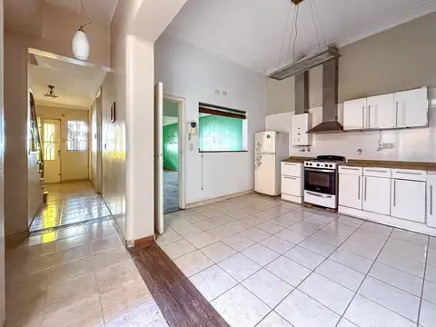 VENTA - Casa 4 dormitorios con cochera en Abasto, Rosario