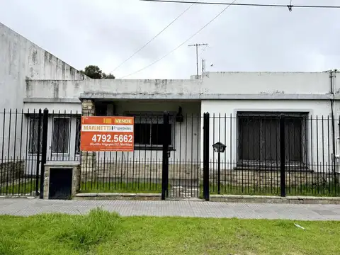Comercio de 3 ambientes con patio  frente al Sanatorio La Trinidad