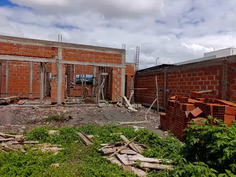 Casa 4 ambientes con 1 baño