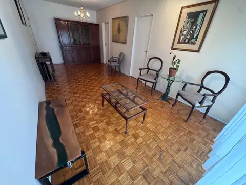 3 AMBIENTES CON BALCON Y COCINA SEPARADA.