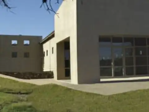 VENTA  4,5 HECTAREAS C/SALON. POTRERO DE GARAY