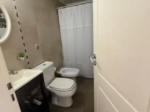DEPARTAMENTO CON COCHERA Y BAULERA EN EXCELENTE UBICACION 