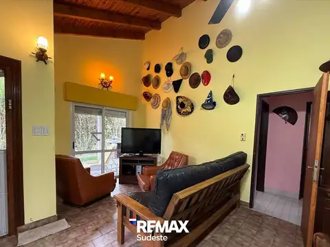 CASA CON ESPECTACULAR PARQUIZADO PEHUEN CO