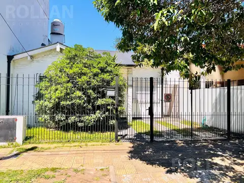 Muy buen chalet de 3 amb. en alquiler en Carapachay 