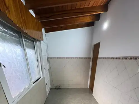 Depto Tipo Casa en Alquiler en Santos Lugares, $ 500.000
