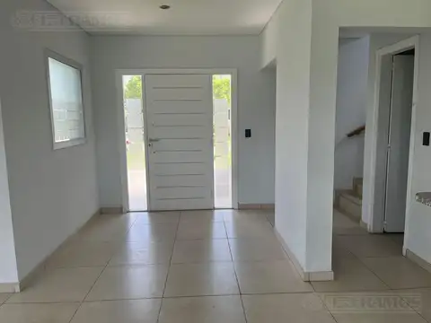 Casa 4 ambientes con 3 baños