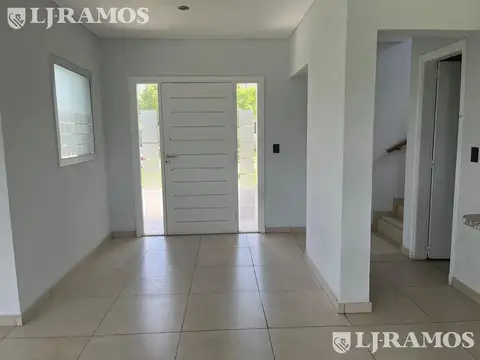 Casa 4 ambientes con 3 baños