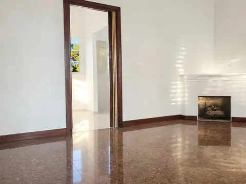 Hipólito Yrigoyen 1700