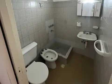 Monoambiente Al Frente con Perfil Residencial y Apto Profesional