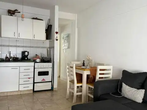 DEPARTAMENTO 2 AMBIENTES CON COCHERA INCLUIDA EN EL VALOR -  EN VENTA - HAEDO - APTO CREDITO.