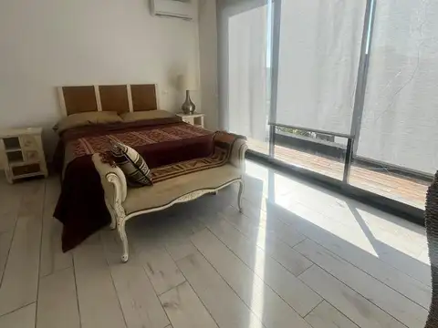 Moderna casa con galería y piscina en Lagoon Pilar