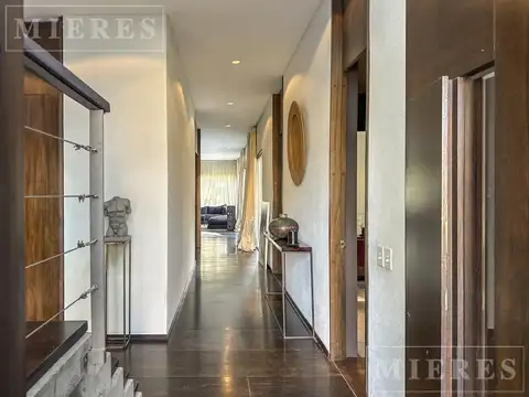 Casa 6 ambientes con 2 baños