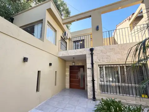 VENTA CASA 5 AMB.  C/ PILETA EN ITUZAINGO CENTRO