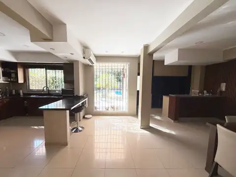 Casa 5 ambientes con 1 baño