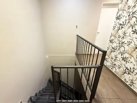 VENTA CASA 5 AMB.  C/ PILETA EN ITUZAINGO CENTRO