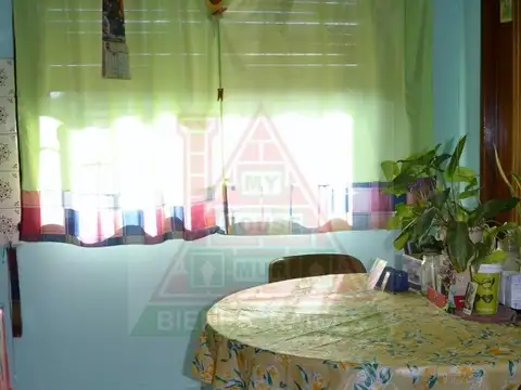 Casa 5 ambientes con 4 baños