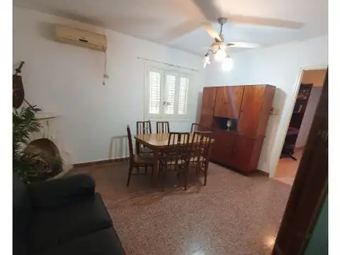Casa 7 ambientes con 2 baños