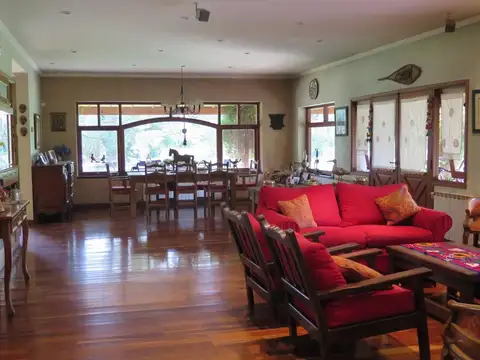 Casa en Venta con 5 cocheras