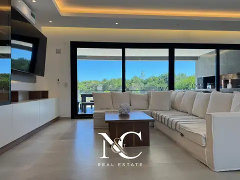 Casa 6 ambientes con 4 baños