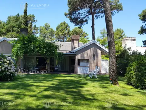 Casa 5 ambientes con 4 baños